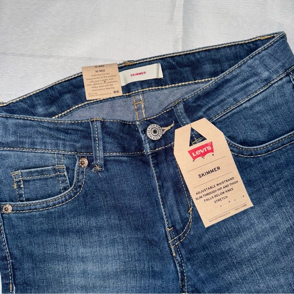 Levi’s Skimmer - Picture 2 of 3